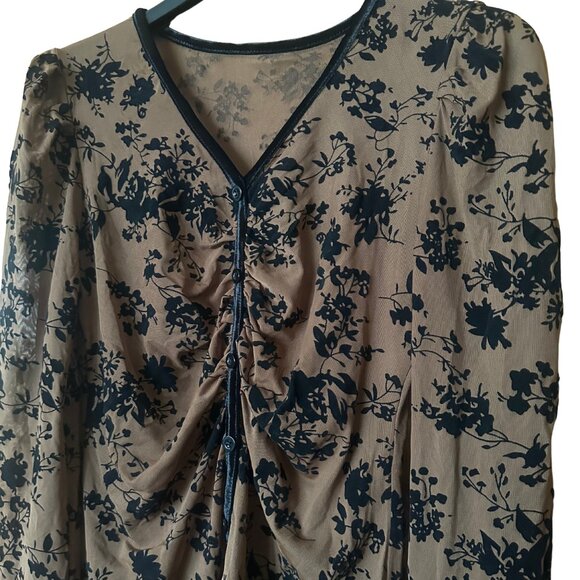 CIDER Floral Beige Ruched Long Sleeve - Picture 2 of 2